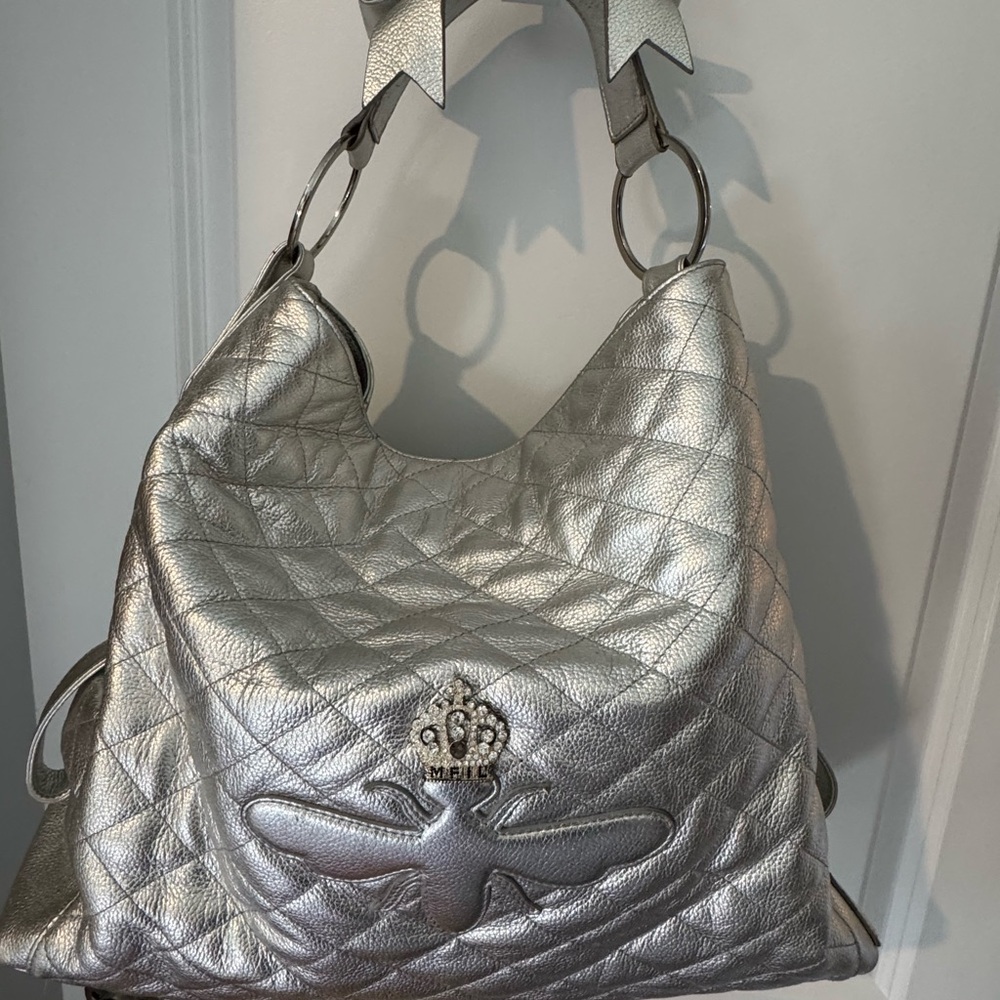 Silver Leather Quilted Shoulder Bag
Limited use- 10 times. No stains/scratches